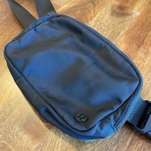 Lululemon Everywhere Belt Bag
